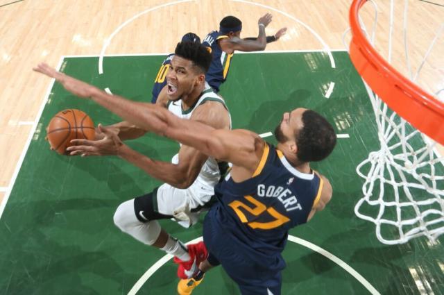 足球比分-新体系助雄鹿登顶进攻榜 字母哥却难适应最挣扎